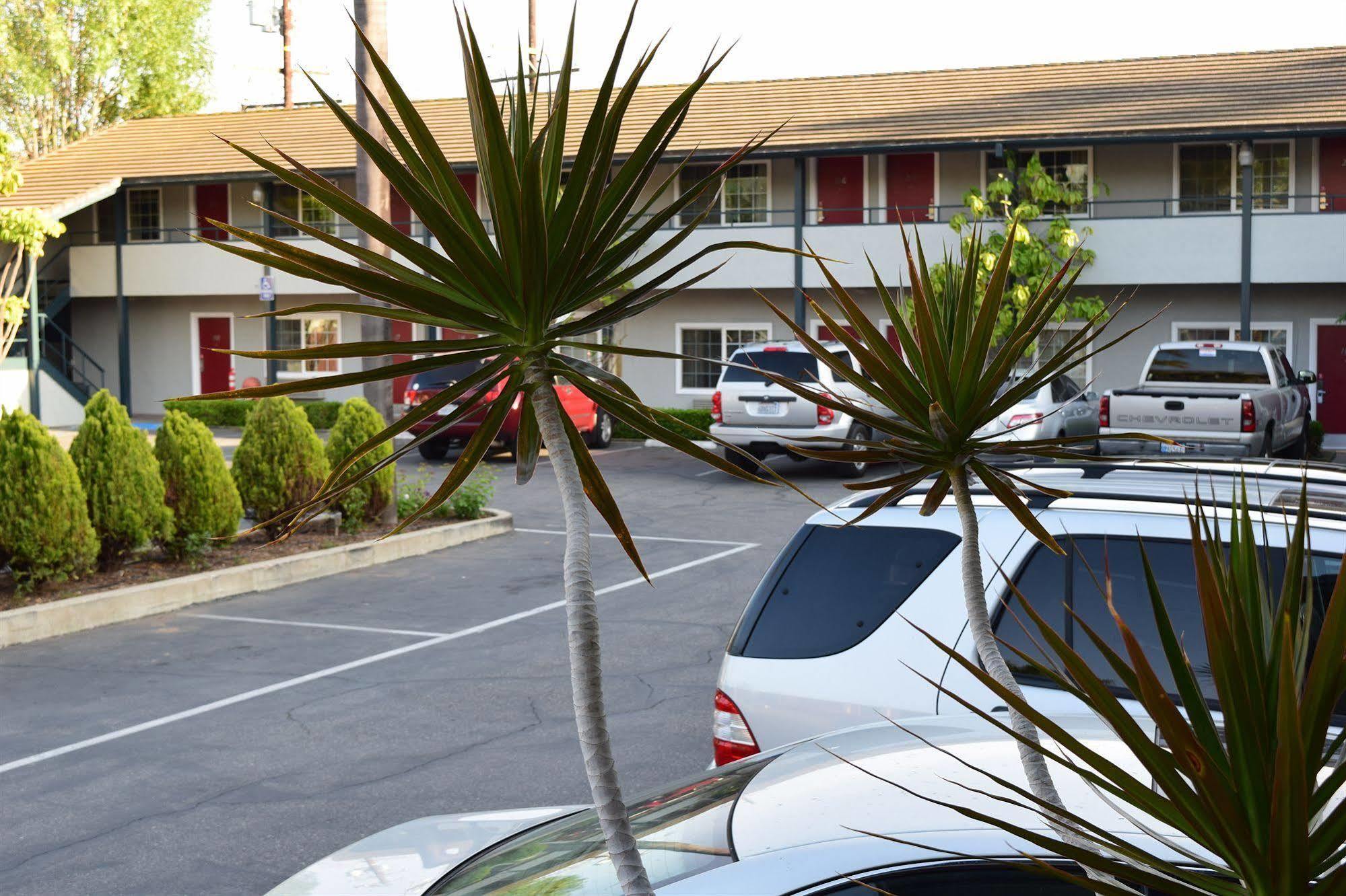 Rose Garden Inn Santa Barbara Exterior photo