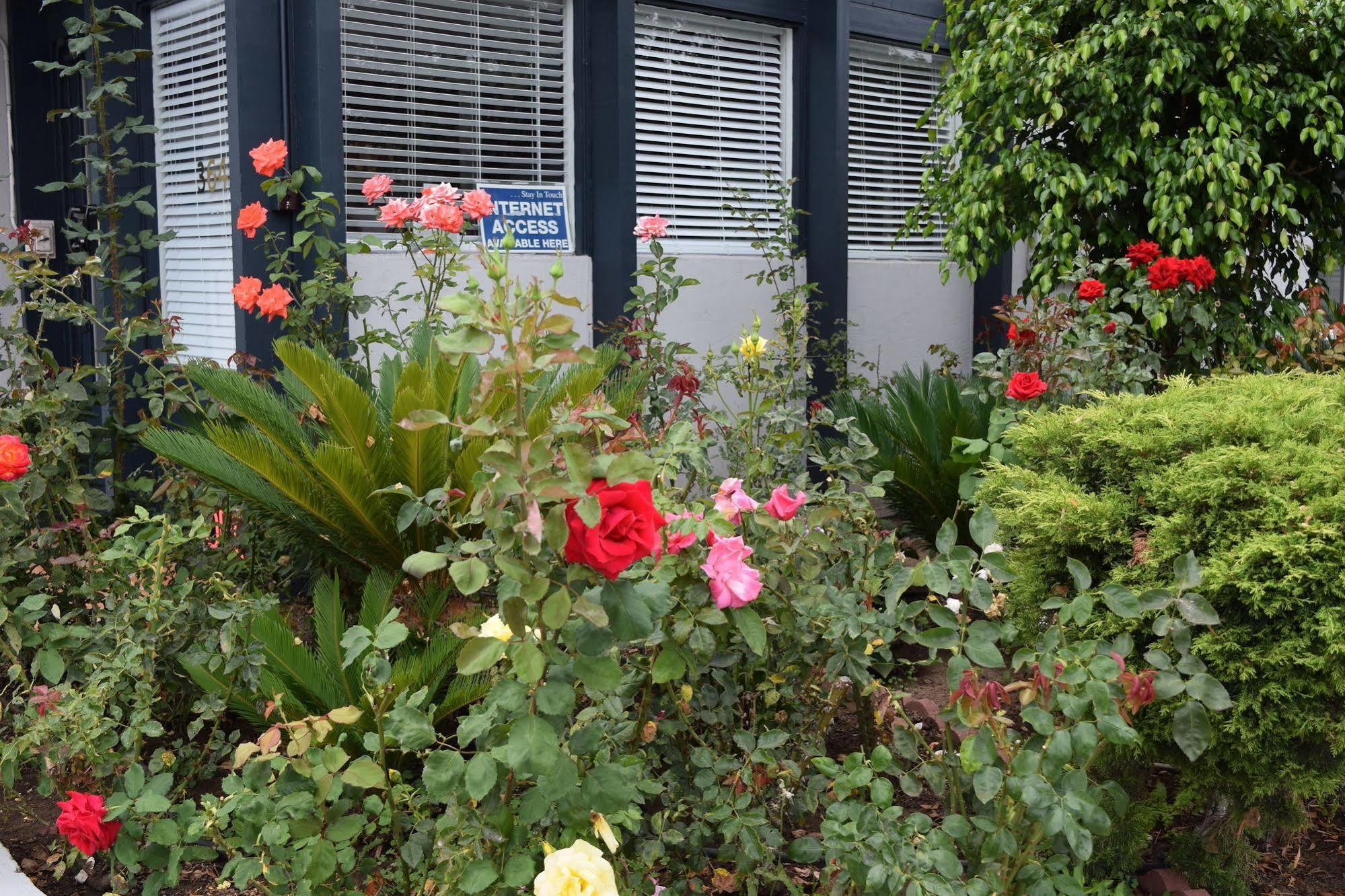 Rose Garden Inn Santa Barbara Exterior photo